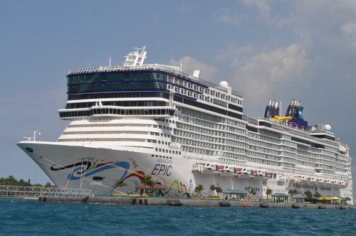 Norwegian Grande navio da Norwegian no mar
