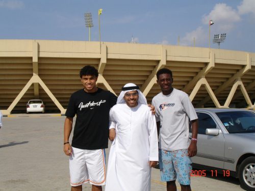 Amigos em Dubai Amizade entre brasileiros e árabe