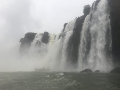 Barco nas Cataratas Passeio de barco nas Cataratas de Foz do Iguaçu