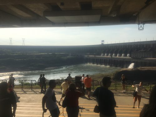 Usina de Itaipu Visitantes na Usina de Itaipu