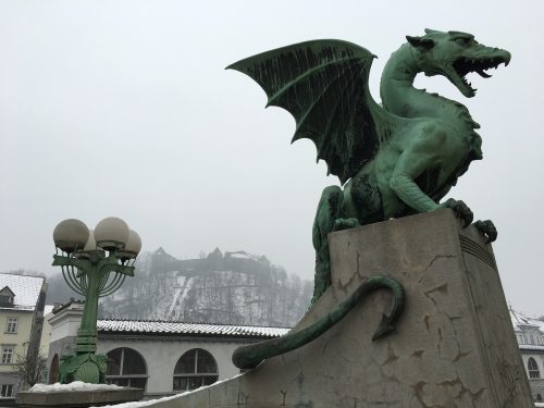 Dragão de Ljubljana Dragão de Ljubljana e Castelo na montanha