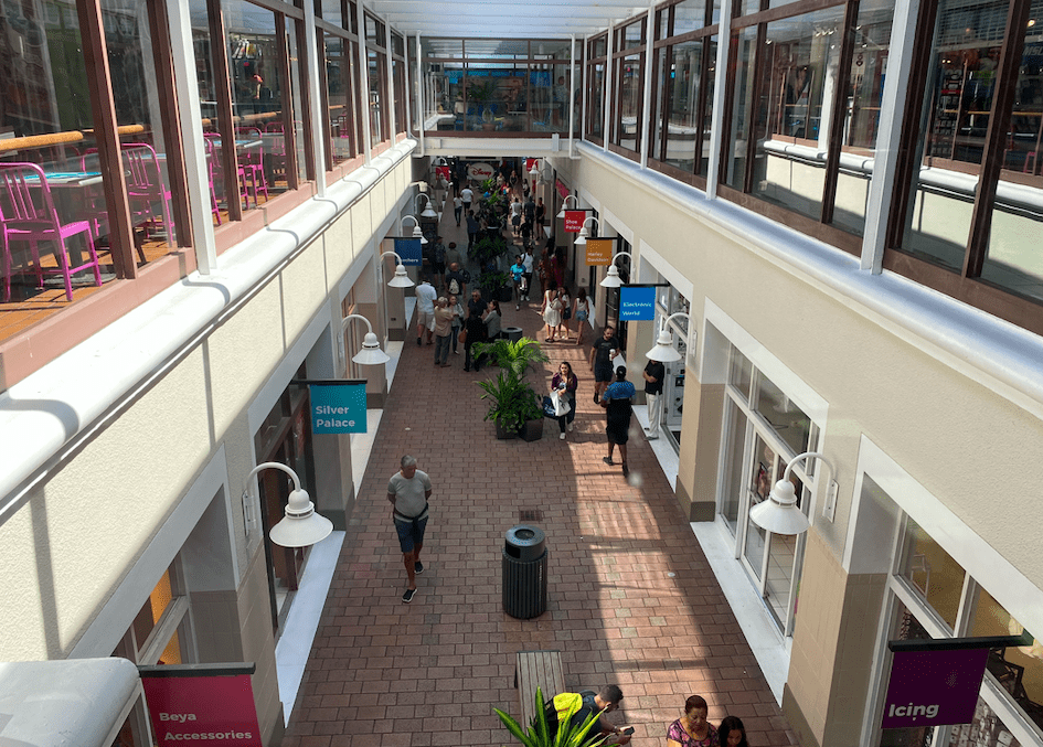 Interior do Bayside Marketplace