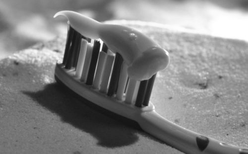Escova de dentes Escova de dentes com creme dental