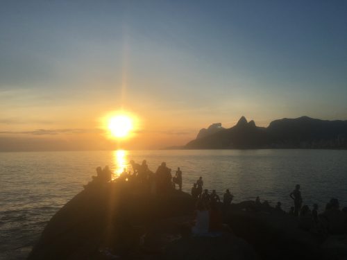 Pôr do sol no Rio Pôr do sol no Arpoador, Rio do Janeiro
