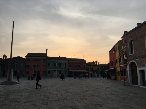 Centro de Burano Centro de Burano no fim do dia