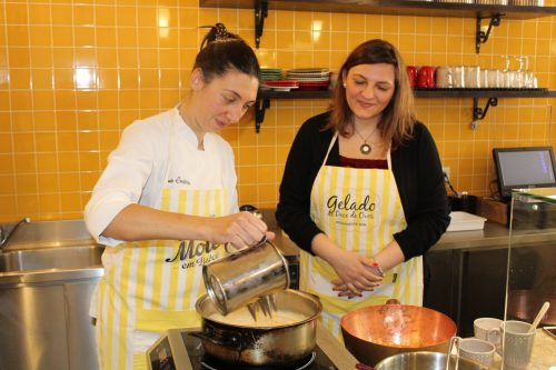Cozinha da Casa dos Ovos Moles Preparação de doces na Casa dos Ovos Moles