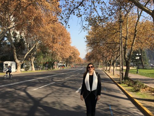 Esportistas em Santiago Esportistas na avenida chilena aos finais de semana