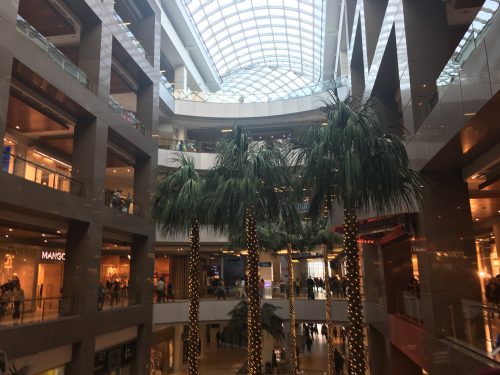 Costanera Center Interior do shopping Costanera em Santiago