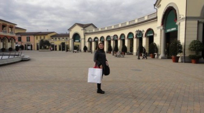 Serravalle Premium Outlet Interior da Serravalle Premium Outlet em Milão