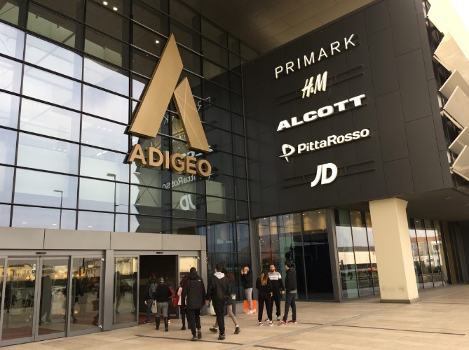 Lojas populares em Shopping italiano compras na europa: Lojas populares em Shopping italiano