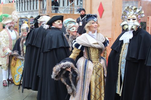 Fantasias completas de carnaval da alta sociedade veneziana