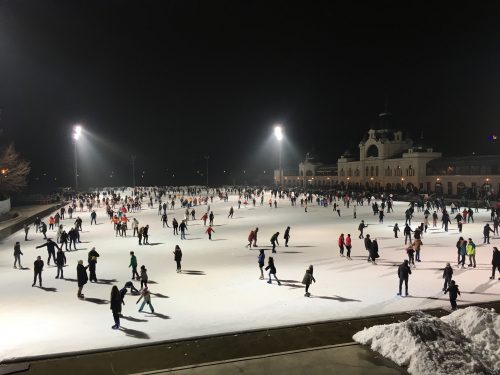 Patinação no gelo em Budapeste Ringue de patinação no gelo em Budapeste