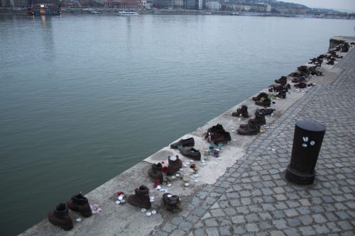 Shoes on the Danube Bank Monumento Shoes on the Danube Bank em Budapeste