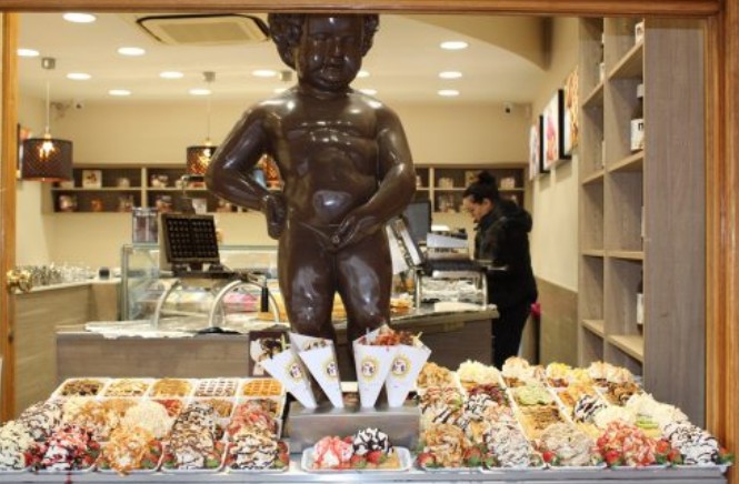 Guloseimas belgas Vitrine com guloseimas e chocolates em Bruxelas