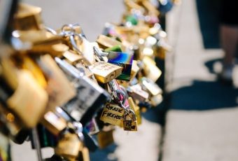 Ponte dos cadeados: da “epidemia” do amor às multa