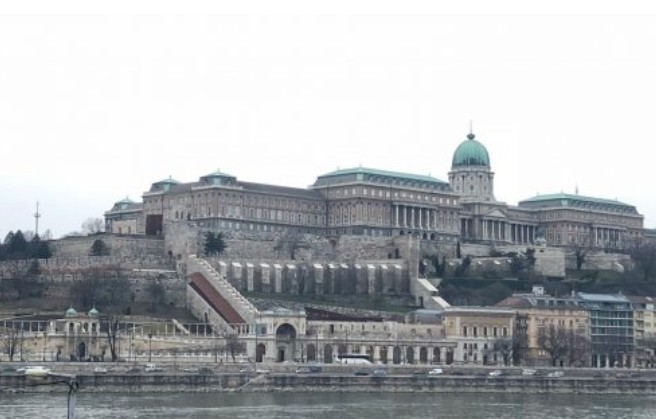 Castelo de Buda Castelo de Buda durante o dia