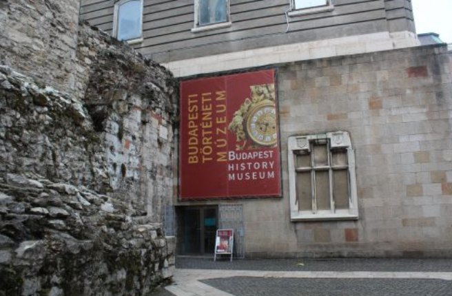 Museu da História de Budapeste Entrada do Museu da História