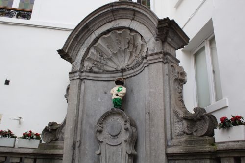 Manneken Pis Manneken Pis e o Saint Patrick's day em Bruxelas