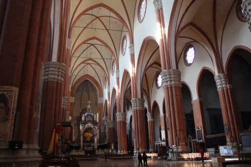 Basílica de São Petrônio Arquitetura do interior da Basílica de São Petrônio
