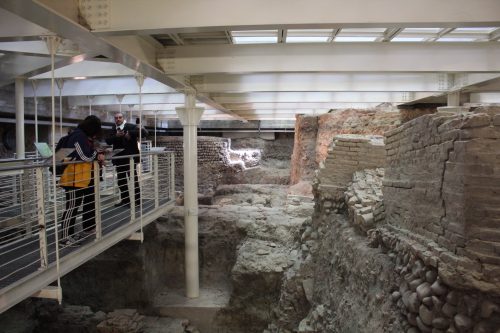 Arqueologia em Bolonha Sítio arqueológico da Biblioteca Salaborsa