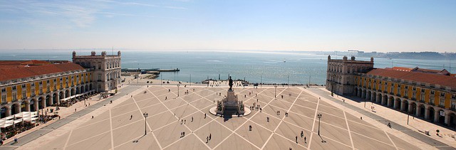 Praça do Comércio Vista da Praça do Comércio e Tejo ao fundo