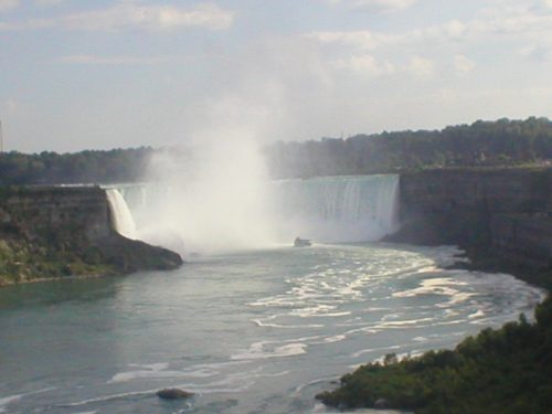 Niagara Falls Barco nas Cataratas do Canadá