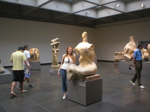 Art Gallery of Ontario, Estátuas e turistas na Art Gallery of Ontario