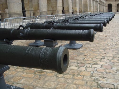 Museu des Invalides Canhões no Museu des Invalides