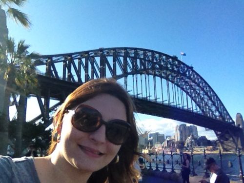Harbour Bridge Turista com Harbour Bridge ao fundo