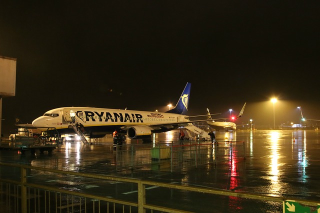 Avião da Ryanair no aeroporto de Stansted, em Londres Avião da Ryanair no aeroporto de Stansted, em Londres