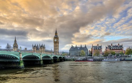 Turismo próximo ao Big Ben Arquitetura inglesa de Londres