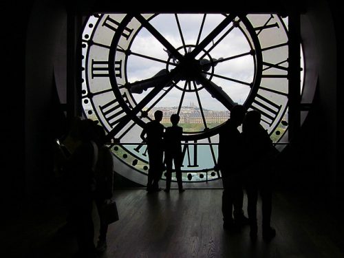 Museu de Orsay Turistas no relógio do Museu de Orsay