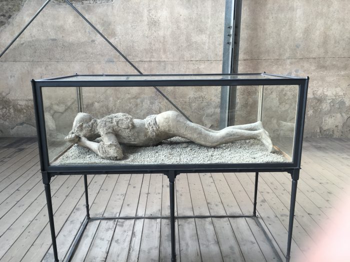 Pessoa petrificada em Pompéia