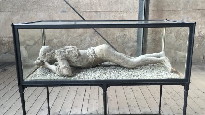 Pessoa petrificada pelo Vesúvio Pessoa petrificada em Pompéia
