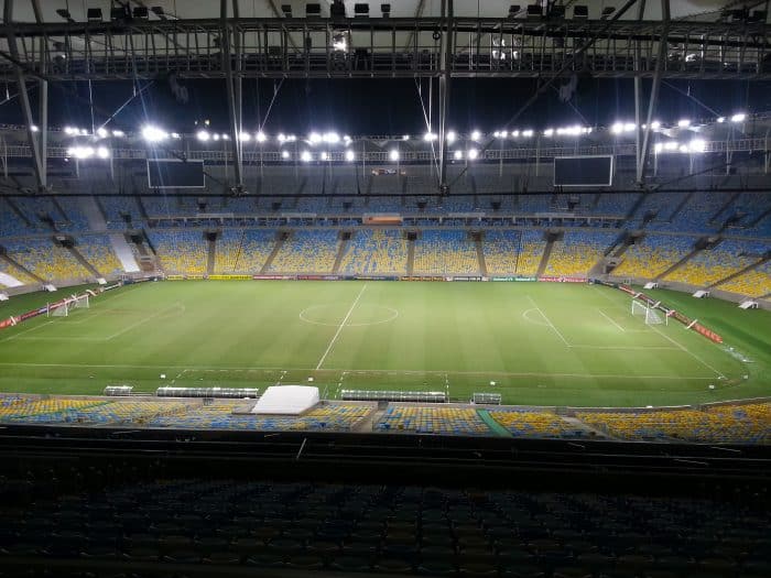Estádio do Maracanã vazio e com luzes Estádio do Maracanã vazio e com luzes