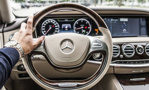 transfer em montreal motorista dirigindo carro