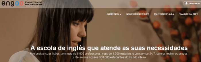 Tela que mostra pessoas aprendendo inglês