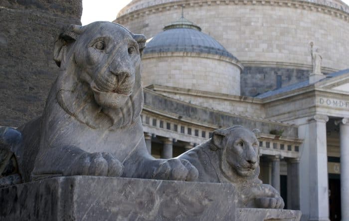 Praça do Plebiscito estátua com Leões na Praça do Plebiscito