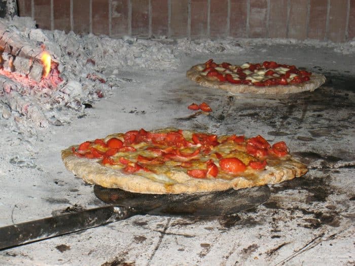 Pizza napolitana Pizza no forno à lenha