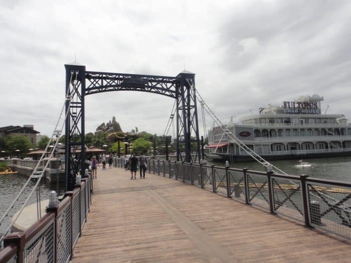 Ponte na Disney Springs Ponte no interior da Disney Springs