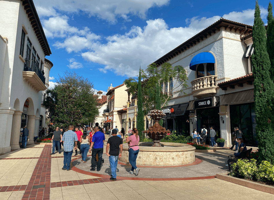 Como é a Disney Springs Disney Springs