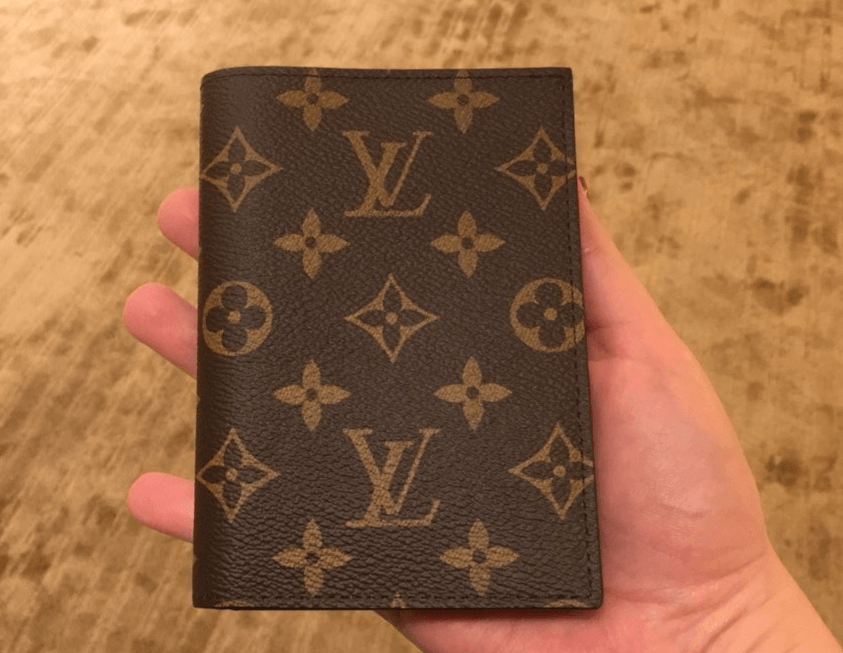 Porta passaporte Louis Vuitton