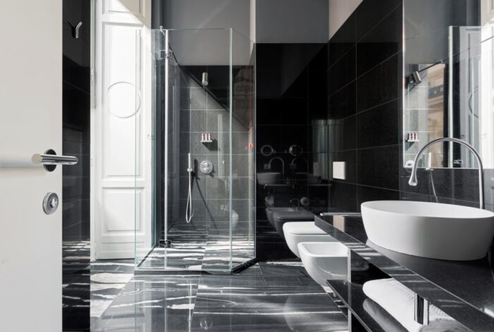 onde ficar em milão: o hotel Galleria Vik Milano com banheiro com desing moderno
