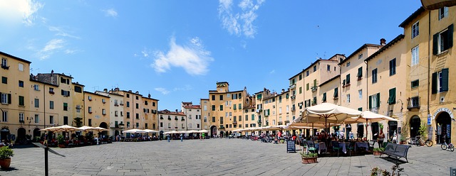Praça do Anfiteatro em Lucca