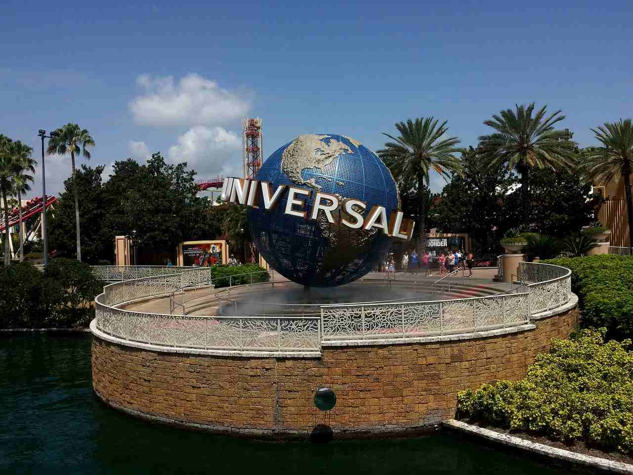 Globo da entrada do Universal Orlando Resort