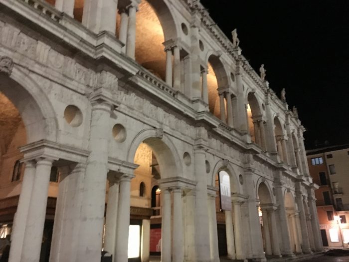 Basílica de Vicenza de noite