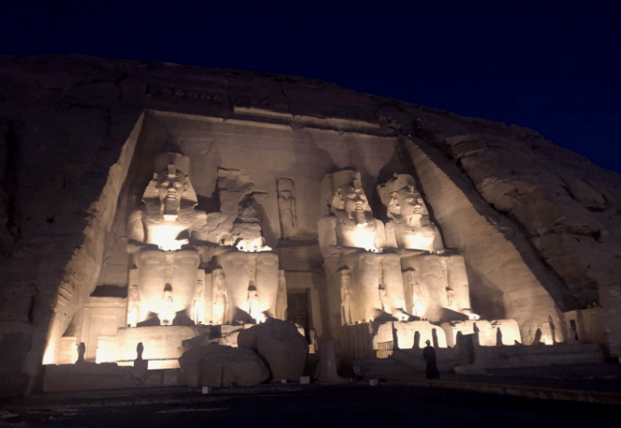 Templo de Abu Simbel de noite