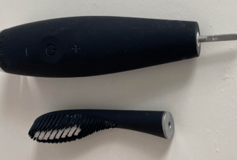 Foreo Issa 2: escova sueca na necessaire de viagem