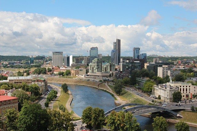 Vista da cidade de Vilnius, na Lituânia Pacotes para Europa 2021: vilnius, na Lituânia