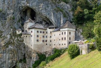 Castelo de Predjama: como é o day tour e curiosidades